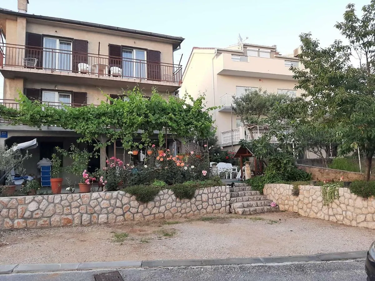 Apartments Viktor I Helena Novi Vinodolski